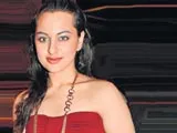 Sonakshi Sinha (87)
